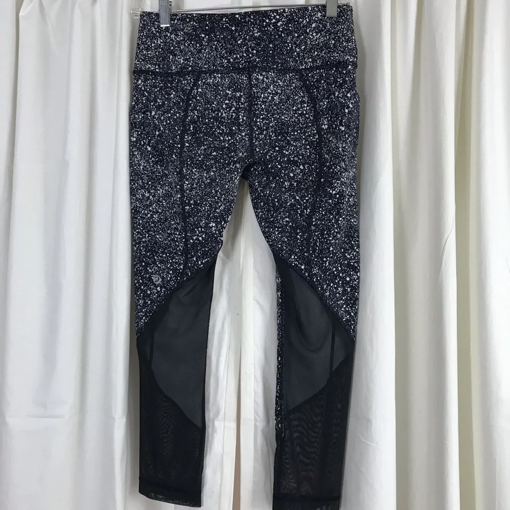 Lululemon ankle Leggings in Black & White - Picture 7 of 7